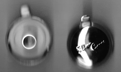 SILVER CROSS MUÑECAS CRUZADAS PLATEADAS y GORRA BUJE DE RUEDA DE COCHE KENSINGTON CONSTRUIDA EN COCHE x 1