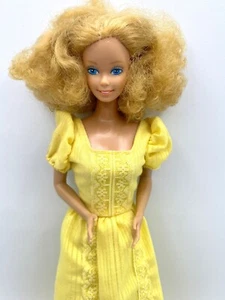 LOT #17 DRESSED BARBIE DOLL VINTAGE 1981 MAGIC CURL 3856 - Picture 1 of 2