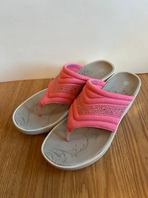 Sandalia Cuña Tanga Lavable Bzees Dazzle Me Rosa Confeti Talla 9M Ligera Foto 1 de 4