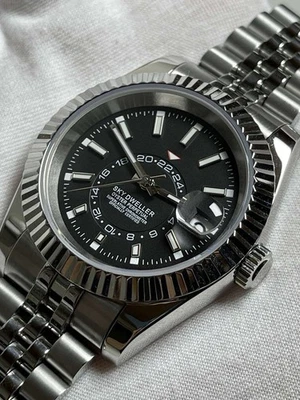 Seikmod Automatic Skydweller – Black GMT Dial, NH35, Sapphire, 316L Steel, 5 ATM - Bild 1 von 3
