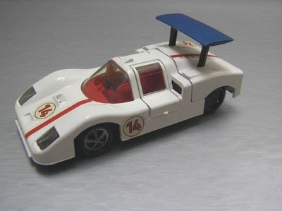 Marklin 1802 Chaparral 2F made in Germany 1/43 scale Mint condition - 2 hubcaps - Image 1 of 4