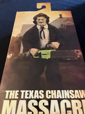 Figura de tela NECA Texas Chainsaw Massacre 50 aniversario cara de cuero 8 pulgadas. Foto 1 de 2