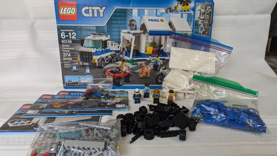 LEGO CITY 60139 MOBILE COMMAND CENTER 99% (26ia) - Image 1 of 4