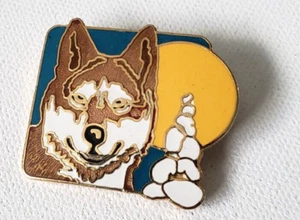 Vintage WOLF Metal Enamel Pin Animal Art Canada Alaska Yukon North West - Picture 1 of 4