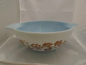 Pyrex Grapevine 4 Qt. Cinderella Mixing Bowl Blue/Gold Leaves PROMOTIONAL - Picture 1 of 4