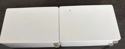 Dos cargadores USB-A de 3 puertos AUKEY max 18W, modelo PA-12 para teléfonos, tabletas, etc. Foto 1 de 2