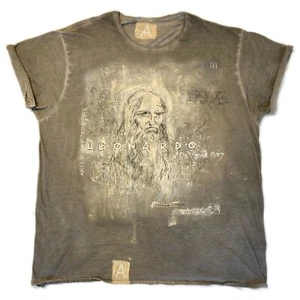 Custom T-Shirt Distressed mit Leonardo Portrait. Geschenk. Artwork. Waschbar. - Bild 1 von 4