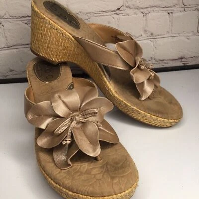 B.O.C. Born Concept Women's Gold Leather Flowers Thong Slip On Wedge Sandals  9 - Imagem 1 de 4