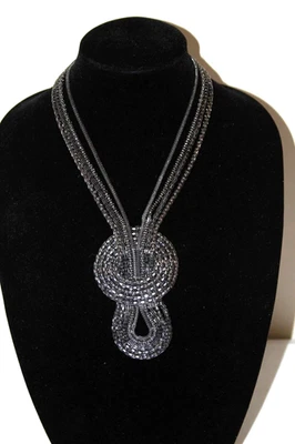 Collar de metal armado de lentejuelas con nudo de malla firmado Express *198RC Foto 1 de 4