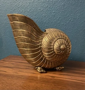 Fioriera Nautilus vintage metà secolo moderna piedi ottone pesante conchiglia - Foto 1 di 9