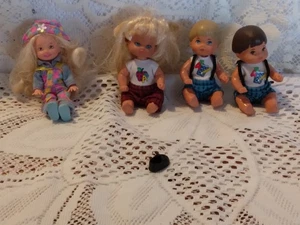 4 muñecas Mattel Barbie Kelly hermanita y amigos? Muñecas Plus años 90 - Imagen 1 de 8