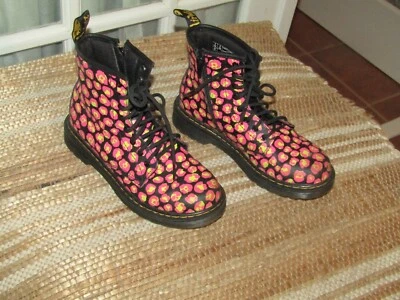 Dr. Martens 1460 J 黑色粉红色花卉皮靴 青年尺码 3 英国 2 EU 34 — 第 1/4 张图片