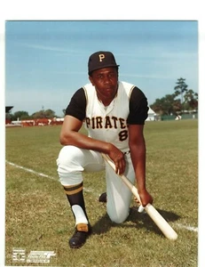 Willie Stargell - Pittsburgh Pirates - Posed Photo 8" x 10" Photo - Picture 1 of 3