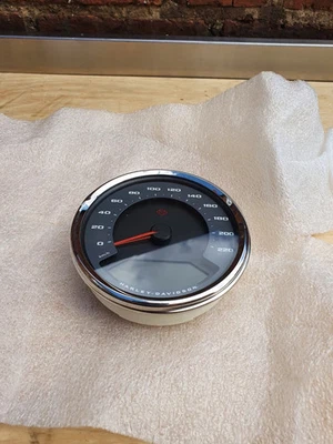 ♻️ HARLEY DAVIDSON INSTR, CLUSTER/SPEEDO,KM/H 70900685B — 第 1/4 张图片