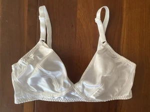Vintage Vassarette Bra 36B 70-440 Liquid Second Skin Satin White Wire Free Bra - Picture 1 of 6