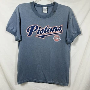 Camiseta De Colección Distressed Detroit Pistons NBA Baloncesto Gráfico Mediano Azul M - Imagen 1 de 9