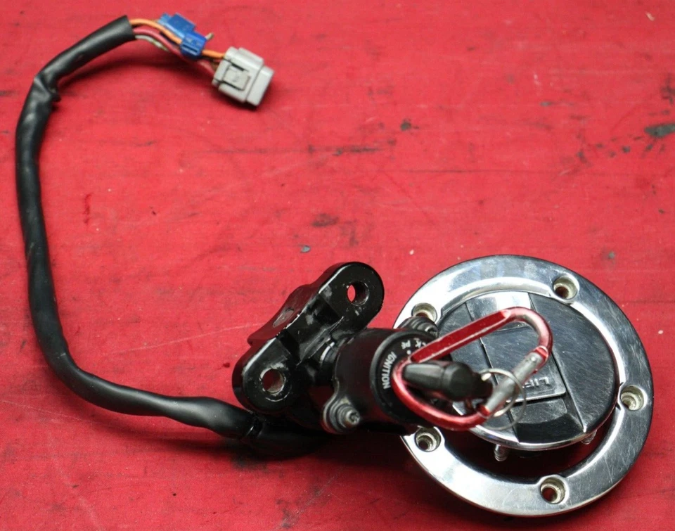 2009 - 2016 Suzuki GSXR 1000 Ignition / Fuel Cap #2919 - Image 1 of 4