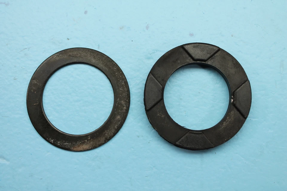 870 06 SUZUKI BOULEVARD C50 GARFO DIANTEIRO AMORTECEDOR DESLIZANTE ARRUELA DE ASSENTO DE BORRACHA  - Imagem 1 de 1