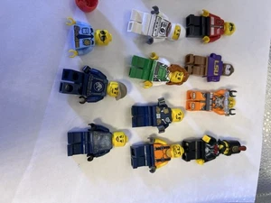 Konvolut Lego Mini Figuren verschiedene sortiert mit etwas Zubehör wie abgebildet - Bild 1 von 5
