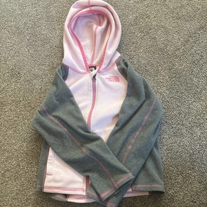 North Face Mädchen Kapuzenpullover mit Reißverschluss Fleece Größe Small 5 Reißverschluss pink/grau - Bild 1 von 5