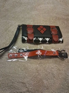 Harley Quinn Portafoglio Frizione Doppia Fibbia con Manico a Imbracatura, Girocollo Set 2 Pezzi (HW2) - Foto 1 di 5