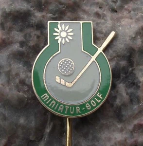 Antique Miniature Crazy Golf Putter Club Ball Souvenier Pin Badge - Picture 1 of 3