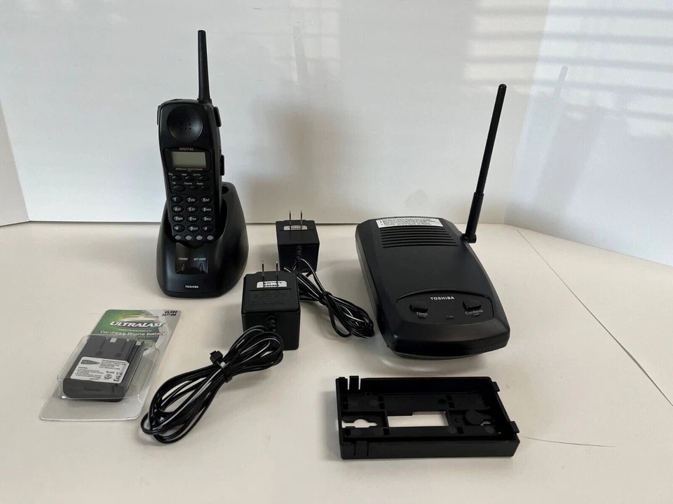 Toshiba DKT 2204 Cordless Telephone ~ Grade A Refurbished - Image 1 of 1