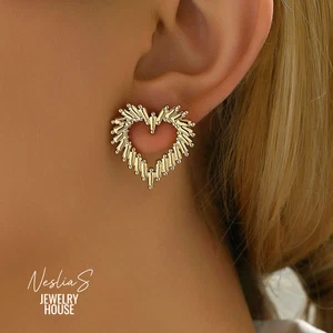 Elegante Herz Ohrstecker, Edelstahl 18K Gelbgold Beschichtet, Allergikerfreund - Picture 1 of 9