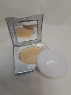 JAFRA Beauty Matte Pressed Powder LIGHT MEDIUM .3 oz-VINTAGE SILVER COMPACT - Image 1 of 2