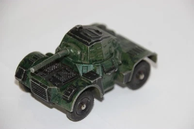DINKY TOYS  ref  670 char DAIMLER ARMOURED CAR  en kaki made in england - Photo 1/4