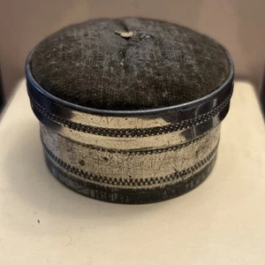 OLD VINTAGE JAPAN ROUND METAL PIN CUSHION PINCUSHION 2 PIECE STORAGE CONTAINER - Picture 1 of 6