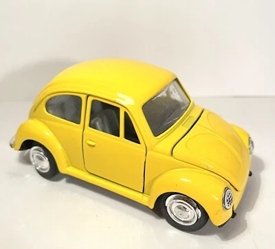Coche de juguete de metal fundido a presión Volkswagen Beetle amarillo de 5" [falta una luz trasera] Foto 1 de 4