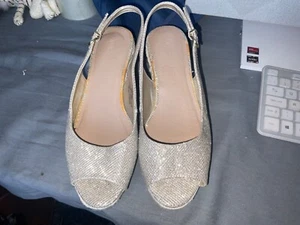 M & S COLLECTION LADIES GOLD SPARKLE PEEP TOE WEDGES SANDALS SIZE 5.5 W UNWORN - Picture 1 of 5