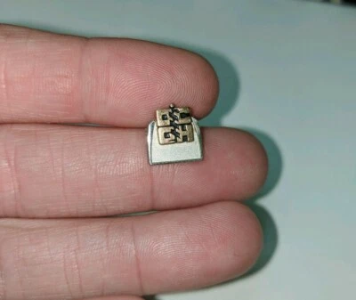 OCOH Our Community, Our Health Organization 1/10 10k Gold Lapel Pin - Imagem 1 de 4