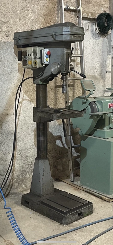 perceuse à colonne - Photo 1/1