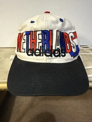 Sombrero de trébol Adidas vintage bordado a presión años 90 hecho en Taiwán Foto 1 de 4