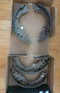 2005-2018 Toyota Tacoma Rear Brake Shoes Set 111.08040 071201 Centric Parts - Picture 1 of 8