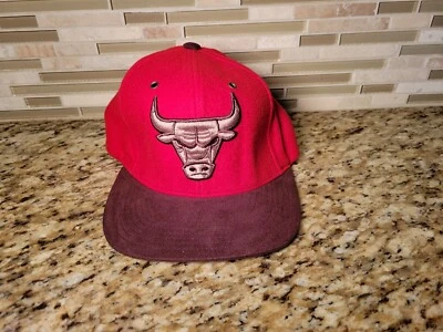 Boné Chicago Bulls chapéu Mitchell & Ness fivela traseira NBA basquete ajustável - Imagem 1 de 4