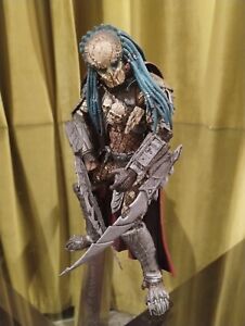 ULTRA RARE~~~PREDATOR CLONE DELUXE STATUE 9" W/ WEAPONS~~~AWESOME!