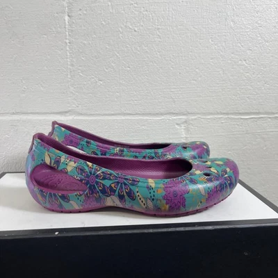 Женские слипоны CROCS Kadee 203216 с цветочным рисунком гранат фиолетовый бирюзовый размер 6 США - Изображение 1 из 4