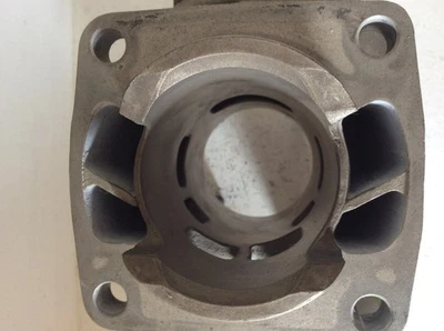 Jarra cilindro izquierdo motor Arctic Cat STD 1976-1980 Jag 3000 340 F/A 3002-061 Foto 1 de 4