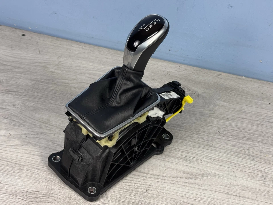 VOLVO V40 2015 AUTO GEAR STICK SELECTOR/D4/ 8 Speed Automatic/Shifter/31367680 - Image 1 of 4