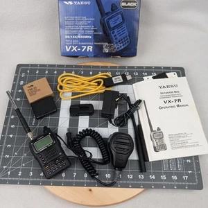 Yaesu VX-7R Submersible FM Handheld Transceiver Ham Radio Accessories Tested EUC - Zdjęcie 1 z 17