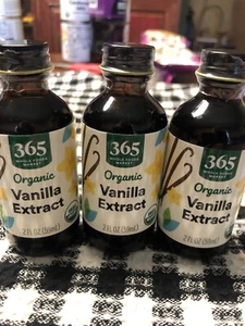 365 Everyday Value Organic Vanilla Extract, 2 Oz-59 ml (Pack of 3 bottles) - Picture 1 of 3