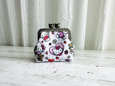 Cartera monedero diseño corazón Hello Kitty con armario beso Foto 1 de 4