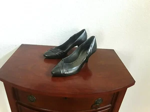 BCBGIRLS women's shoes pumps heels 2.9" Metallic Green 8.5 B - Picture 1 of 5