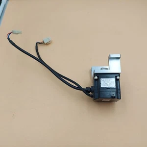 YASKAWA SGMP-01A312 SGMP01A312 SERVO MOTOR - Picture 1 of 4