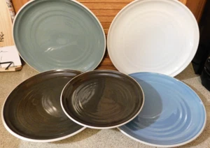 25-650 5 Neu 8,25" & 10" Noritake Colorvara Steinzeug Abendessen Salat Teller - Bild 1 von 10