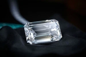 1CT Elegant Emerald Cut Diamond Natural D Color Lab Grown Diamond VVS1 Certified - Picture 1 of 10
