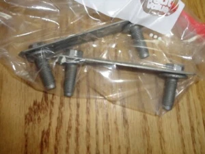 2X HALTERUNGEN STAHL 5 ZOLL LANG MIT SCHRAUBEN DARIN, NEUER ALTER LAGERBESTAND - Bild 1 von 2